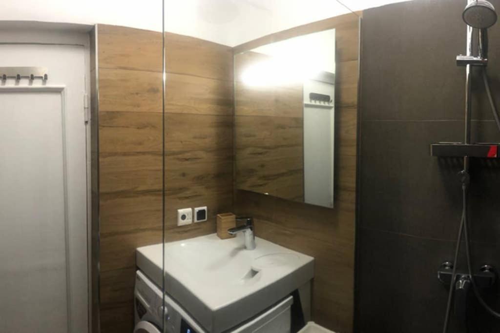 New Comfortable Apartment Nearby Promenade In 5 Minutes From Old Town Of Riga. Exterior photo